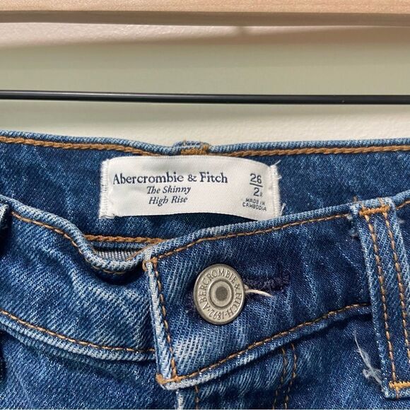NWT Abercrombie Skinny High Distressed Jeans sz 26/2 - Picture 3 of 6